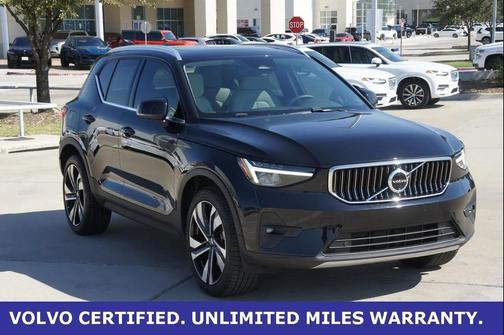 2024 Volvo XC40 B5 Plus Bright Theme