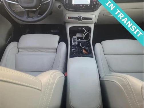 2024 Volvo XC40 B5 Plus Bright Theme