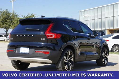 2024 Volvo XC40 B5 Plus Bright Theme