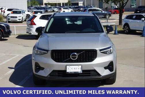 2025 Volvo XC40 B5 Plus Dark Theme
