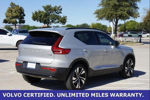 2025 Volvo XC40 B5 Plus Dark Theme
