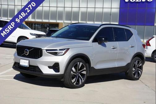 2025 Volvo XC40 B5 Plus Dark Theme