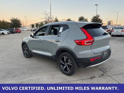 2025 Volvo XC40 B5 AWD