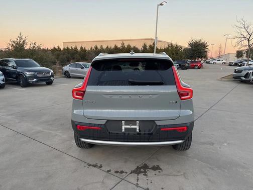 2025 Volvo XC40 B5 AWD