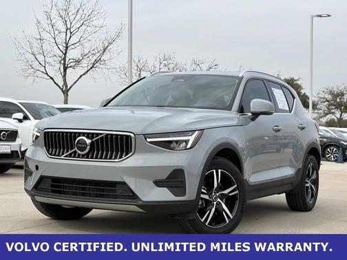 2025 Volvo XC40 B5 AWD