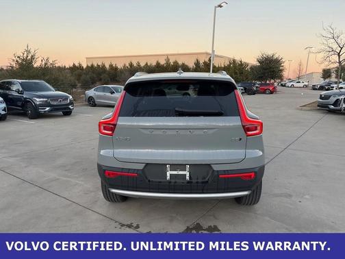 2025 Volvo XC40 B5 AWD