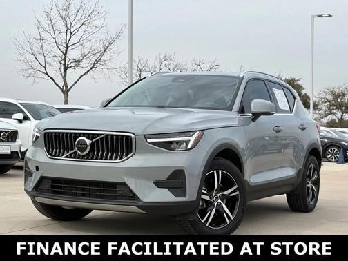 2025 Volvo XC40 B5 AWD