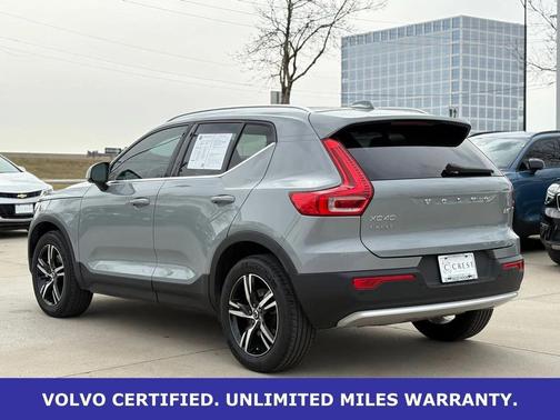 2025 Volvo XC40 B5 AWD