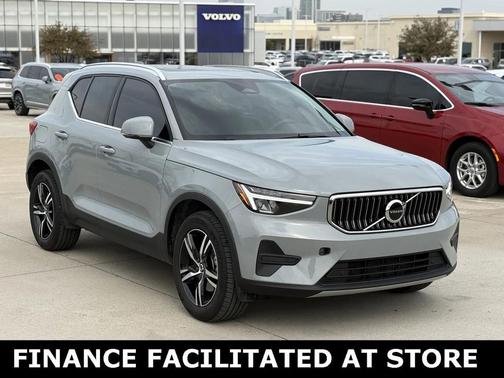 2025 Volvo XC40 B5 AWD