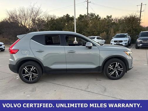 2025 Volvo XC40 B5 AWD