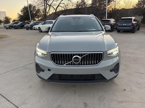 2025 Volvo XC40 B5 AWD