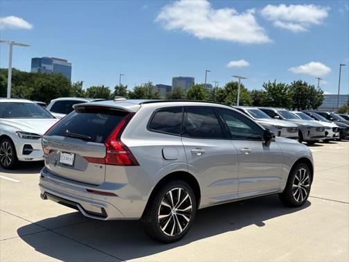 2025 Volvo XC60 B5 Plus