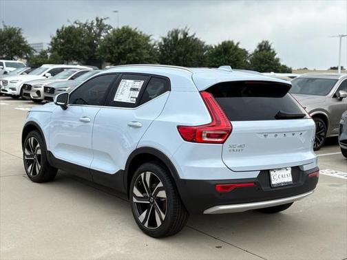2025 Volvo XC40 B5 Ultra Bright Theme