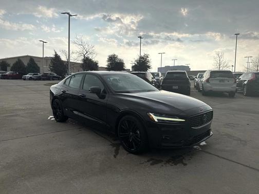 2024 Volvo S60 B5 Plus Black Edition
