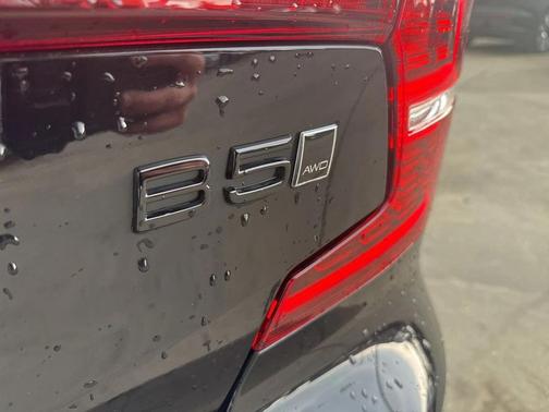 2024 Volvo S60 B5 Plus Black Edition