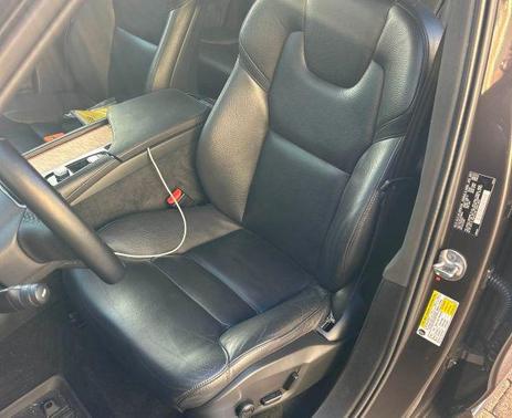 Platinum Gray Metallic 2024 Volvo XC90 B5 Plus