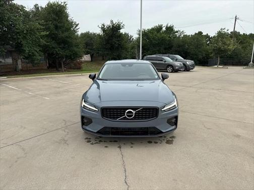 2022 Volvo S60 T5 Momentum