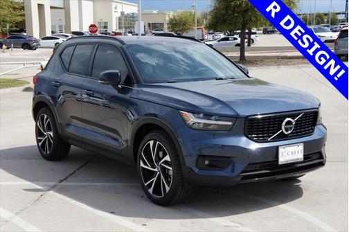 2022 Volvo XC40 T5 R-Design