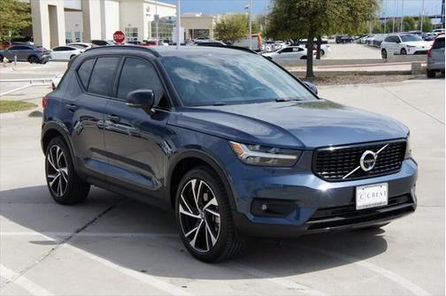 2022 Volvo XC40 T5 R-Design