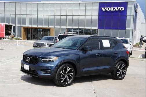 2022 Volvo XC40 T5 R-Design