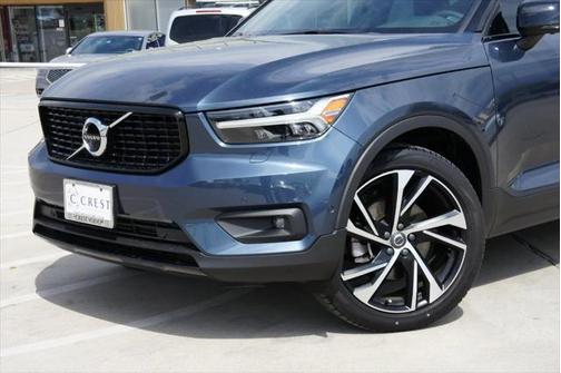 2022 Volvo XC40 T5 R-Design