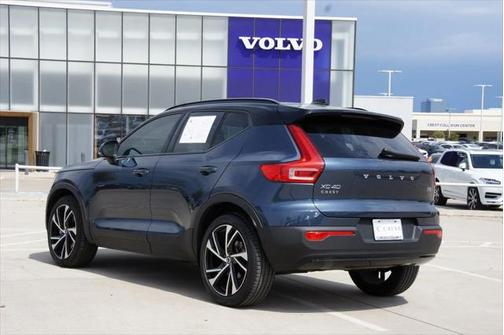 2022 Volvo XC40 T5 R-Design