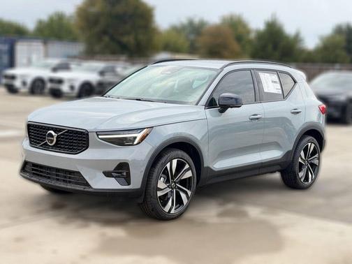 Vapour Grey 2026 Volvo XC40 B5 Ultra