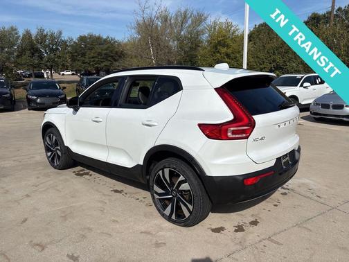 2025 Volvo XC40 B5 Plus Dark Theme