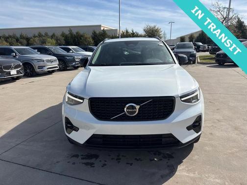 2025 Volvo XC40 B5 Plus Dark Theme