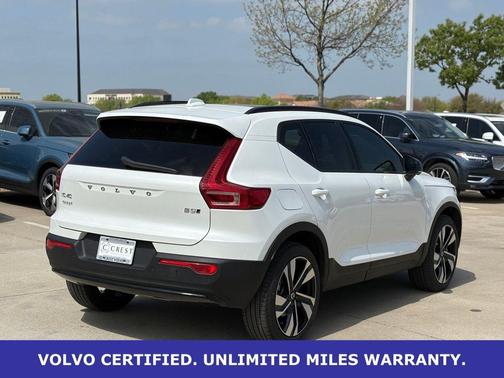 Crystal White Pearl 2025 Volvo XC40 B5 Plus Dark Theme
