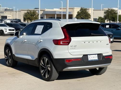 2023 Volvo XC40 B5 Plus Bright Theme