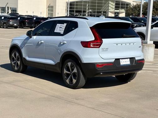 2026 Volvo XC40 B5 Plus