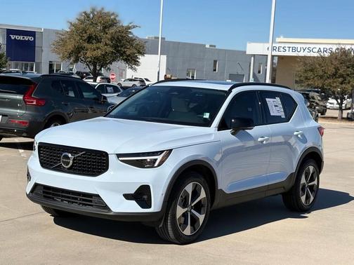 2026 Volvo XC40 B5 Plus