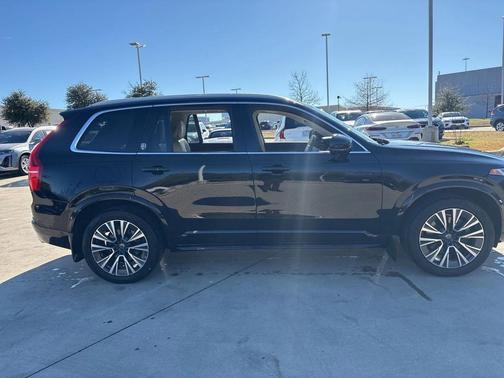 2020 Volvo XC90 T6 Momentum