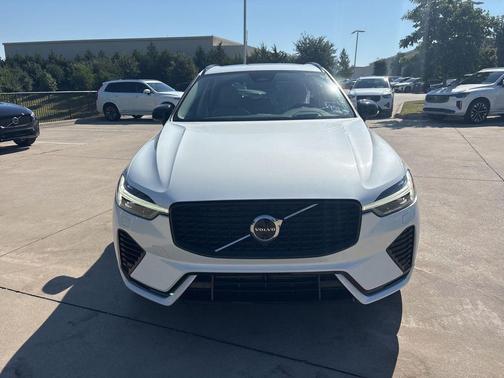 Crystal White 2024 Volvo XC60 Recharge Plug-In Hybrid Ultimate