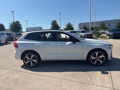 Crystal White 2024 Volvo XC60 Recharge Plug-In Hybrid Ultimate
