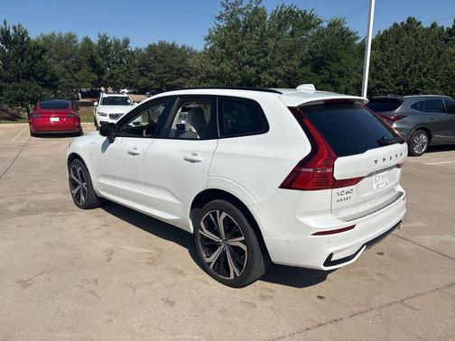 Crystal White 2024 Volvo XC60 Recharge Plug-In Hybrid Ultimate