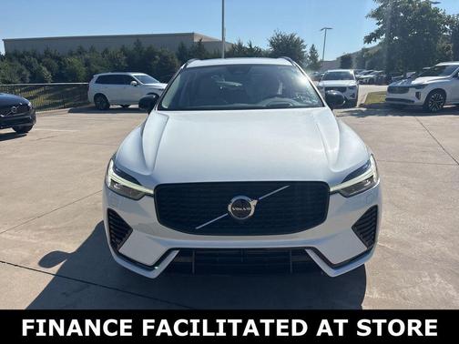 Crystal White Metallic 2024 Volvo XC60 Recharge Plug-In Hybrid Ultimate