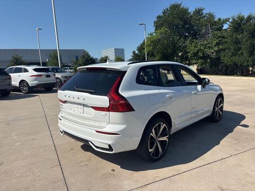 Crystal White 2024 Volvo XC60 Recharge Plug-In Hybrid Ultimate