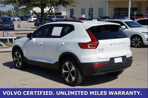2023 Volvo XC40 B5 Plus Dark Theme
