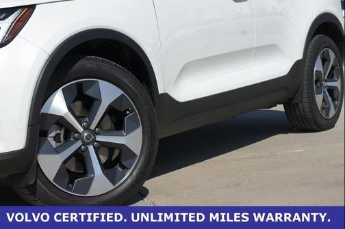 2023 Volvo XC40 B5 Plus Dark Theme