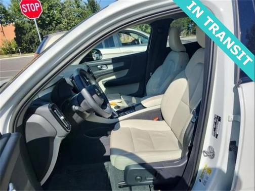 2023 Volvo XC40 B5 Plus Dark Theme