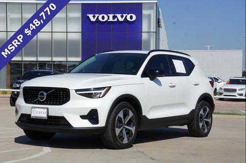 2023 Volvo XC40 B5 Plus Dark Theme