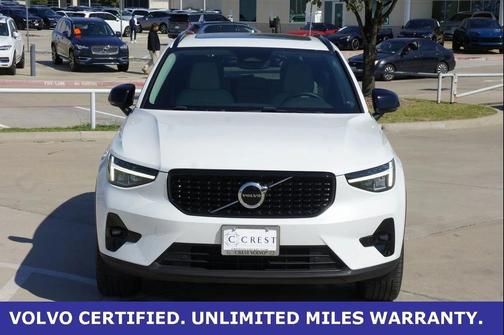 2023 Volvo XC40 B5 Plus Dark Theme