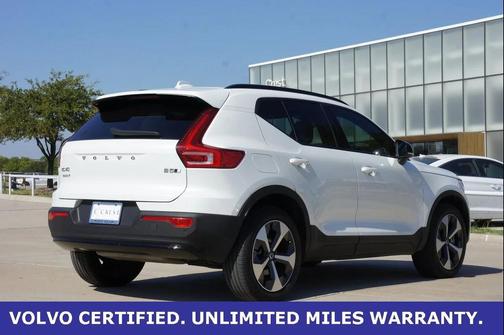 2023 Volvo XC40 B5 Plus Dark Theme