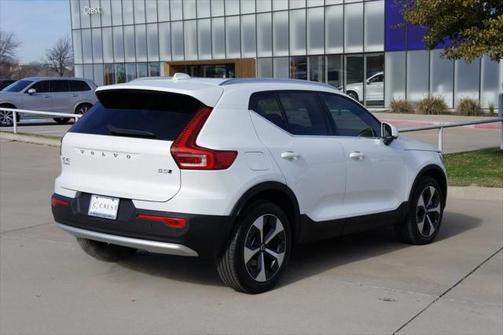 2025 Volvo XC40 B5 Core Bright Theme
