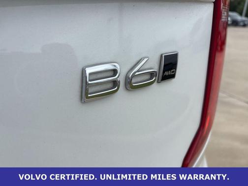 Crystal White Metallic 2024 Volvo XC90 B6 Plus Bright Theme