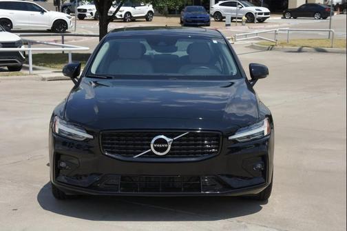 2022 Volvo S60 T5 Momentum