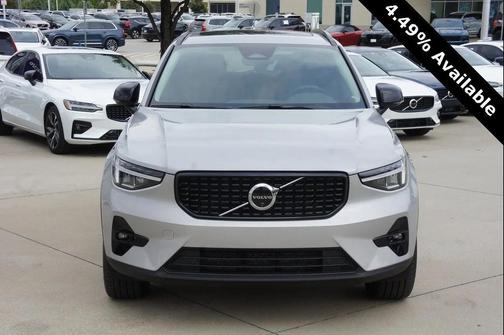 2025 Volvo XC40 B5 Plus Dark Theme