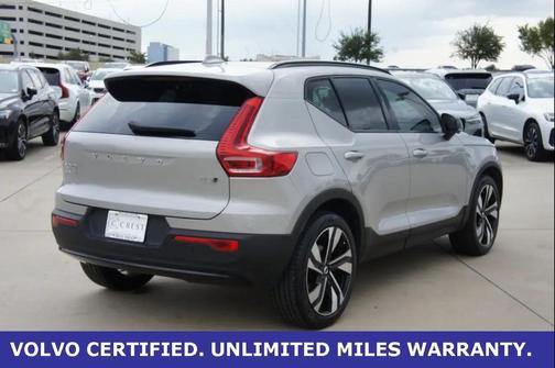 2025 Volvo XC40 B5 Plus Dark Theme